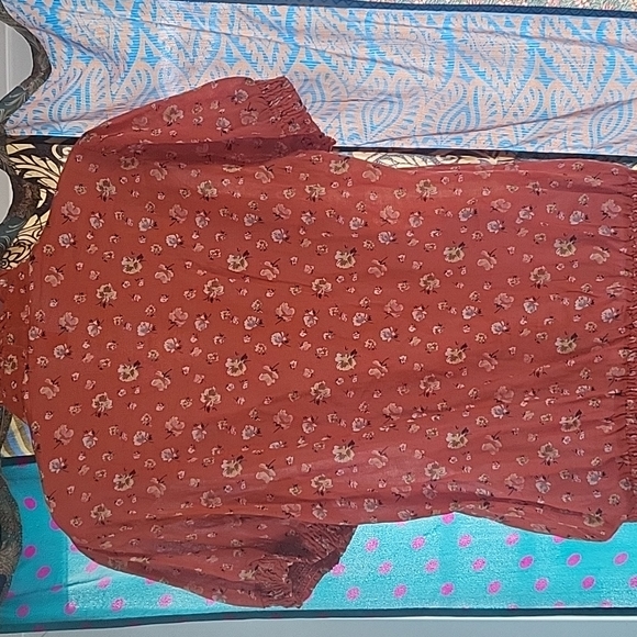 Lightweight Floral Ruffle Top - Picture 5 of 5